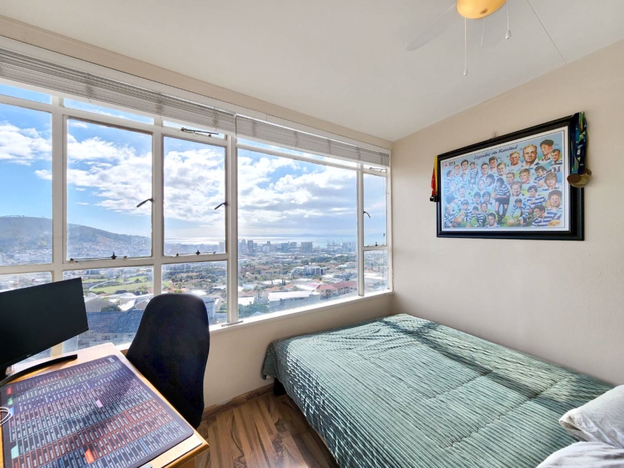 To Let 3 Bedroom Property for Rent in Vredehoek Western Cape